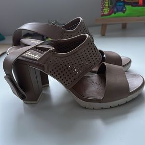 Clark’s artisan Heels